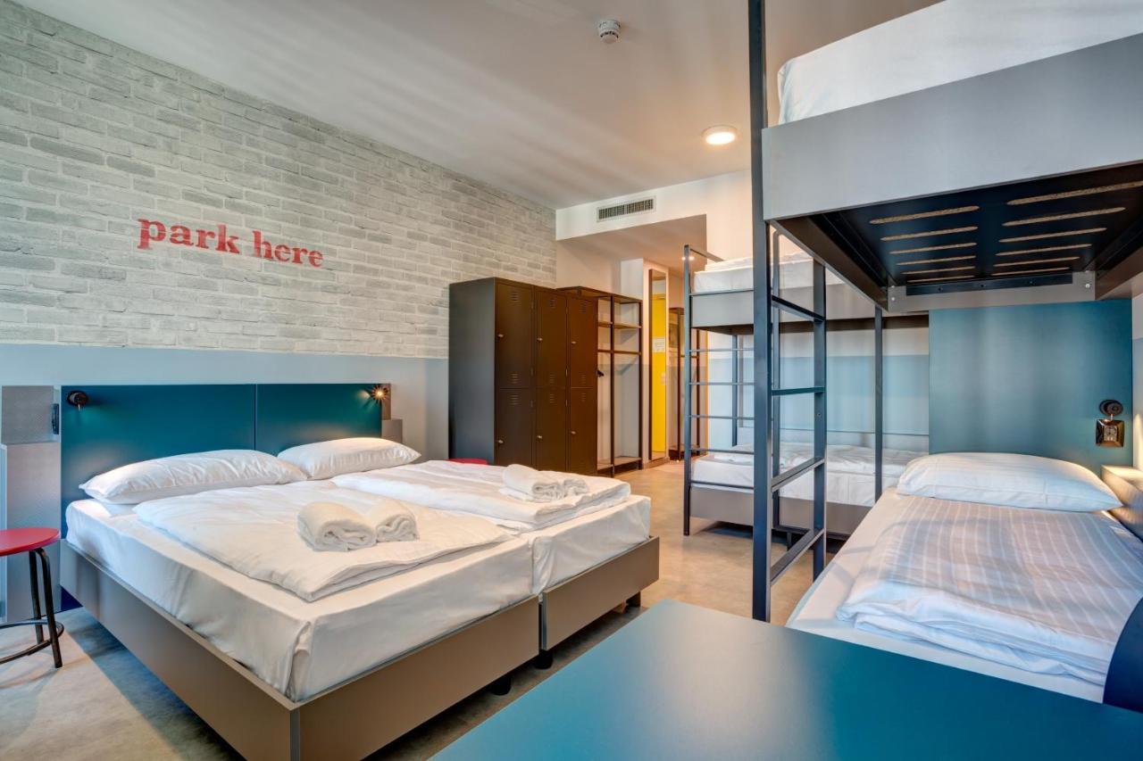 Bed in een Gemengde Slaapzaal met 6 Bedden